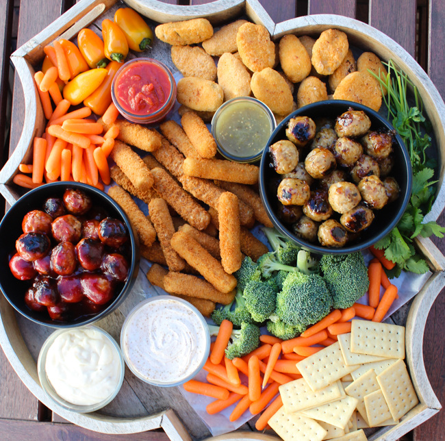 Game day snack platter! Be the ultimate party host with this spread! 