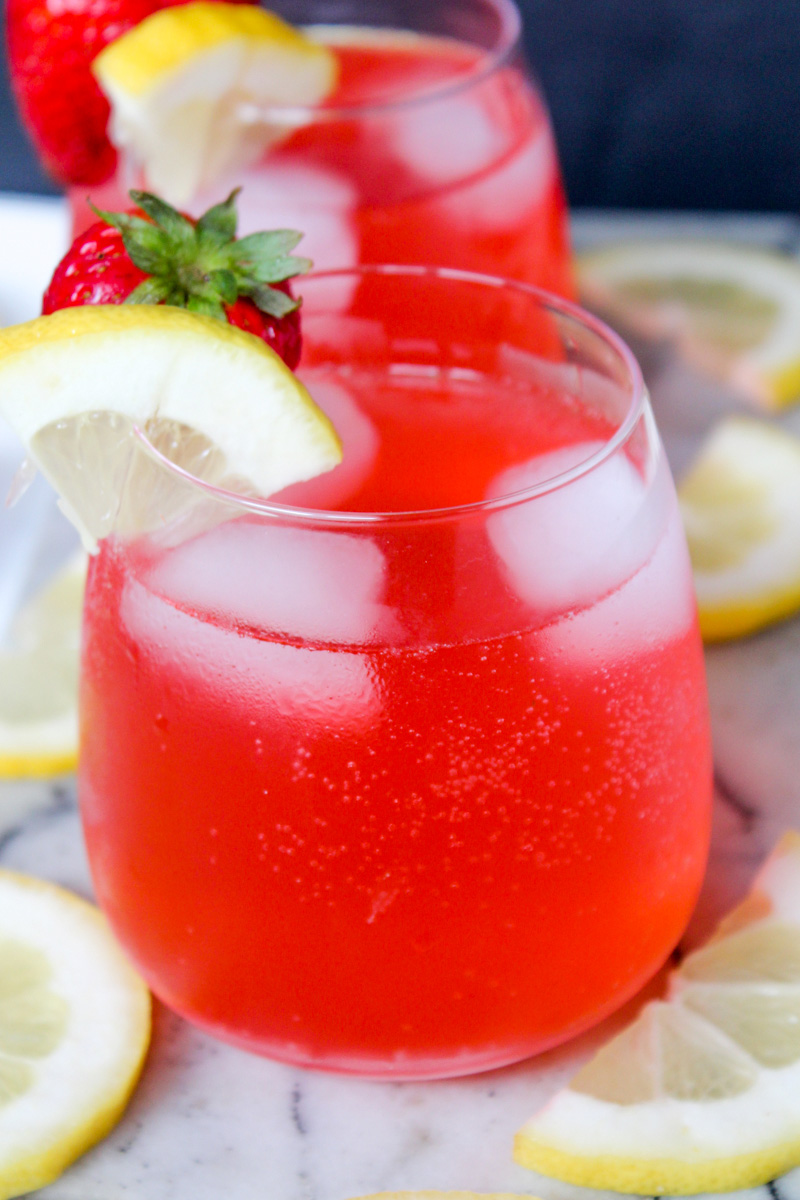 Strawberry lemonade sparkling summer cocktail