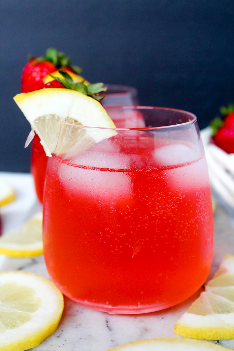 summer cocktails- sparkling strawberry lemonade