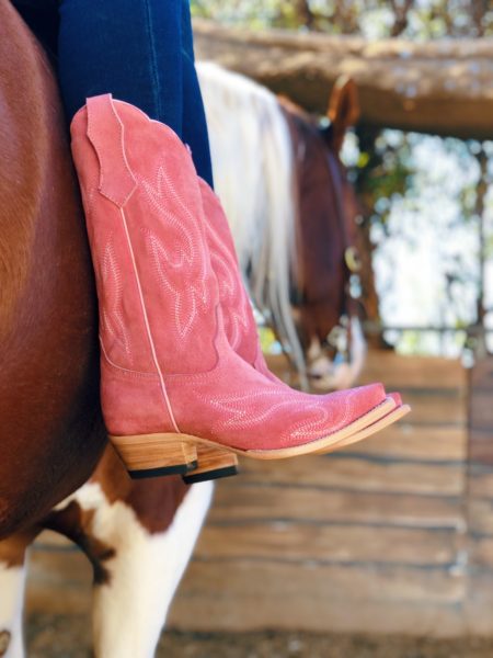 Hot Pink Cowprint Cowboy boots/ hand painted/ custom shoes/ modern cowgirl boots/ festival season Schoenen damesschoenen Laarzen Cowboy & Westernlaarzen 